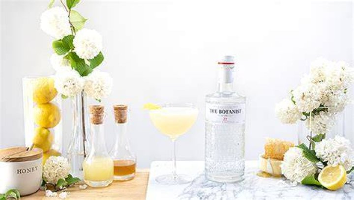 15 Incredible Labor-Free Labor Day Weekend Cocktails & Where To Buy The Alcohol