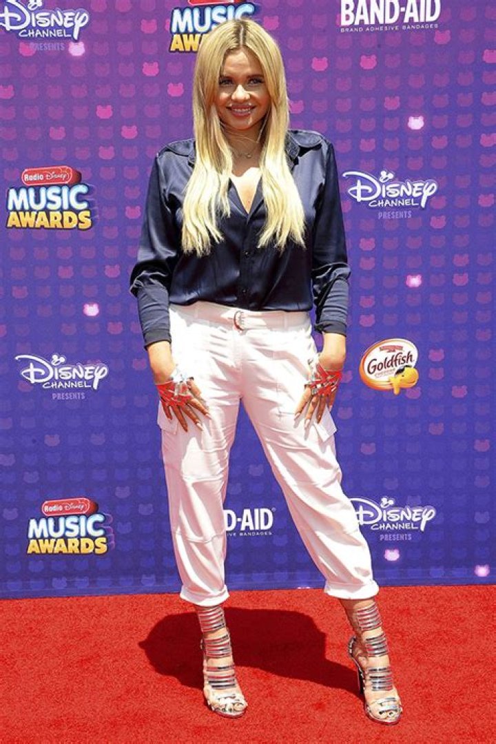 2016 Radio Disney Music Awards Pictures — All The Red Carpet Photos