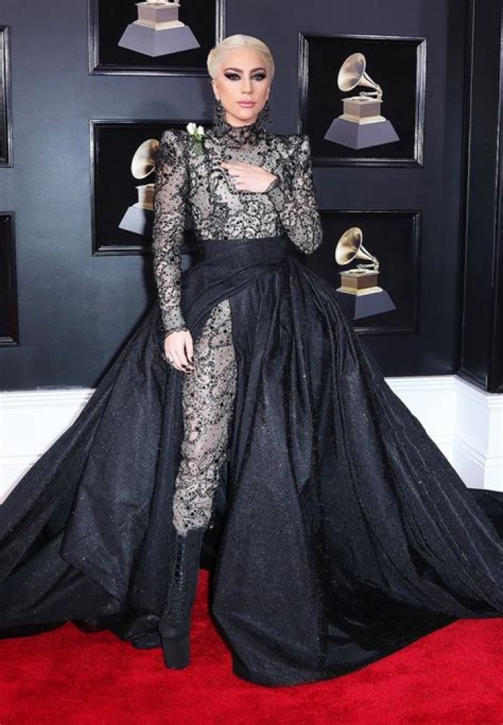 2018 Grammys Fashion — See The Best Dressed Celebs On The Red Carpet