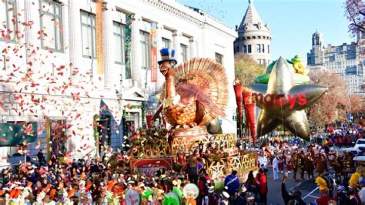 5 Things About K-POP Band Performing At Thanksgiving Parade – Hollywood Life