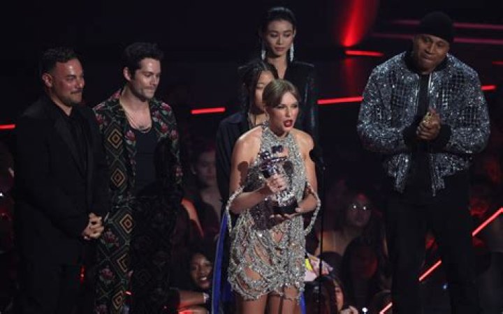 5 Things On 2019 MTV VMA Host & Comedian – Hollywood Life