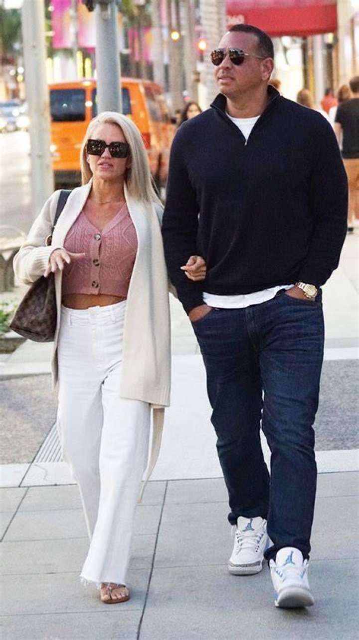 5 Things on Alex Rodriguez’ Rumored Girlfriend – Hollywood Life
