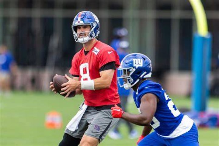 5 Things On Retiring NY Giants Quarterback – Hollywood Life