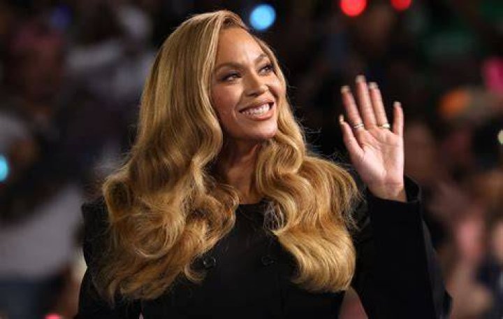 5 Things To Know About Beyonce’s Stunning & Curvy Cousin – Hollywood Life