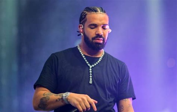 5 Things To Know About Drake’s New Hookup After Rihanna Split – Hollywood Life