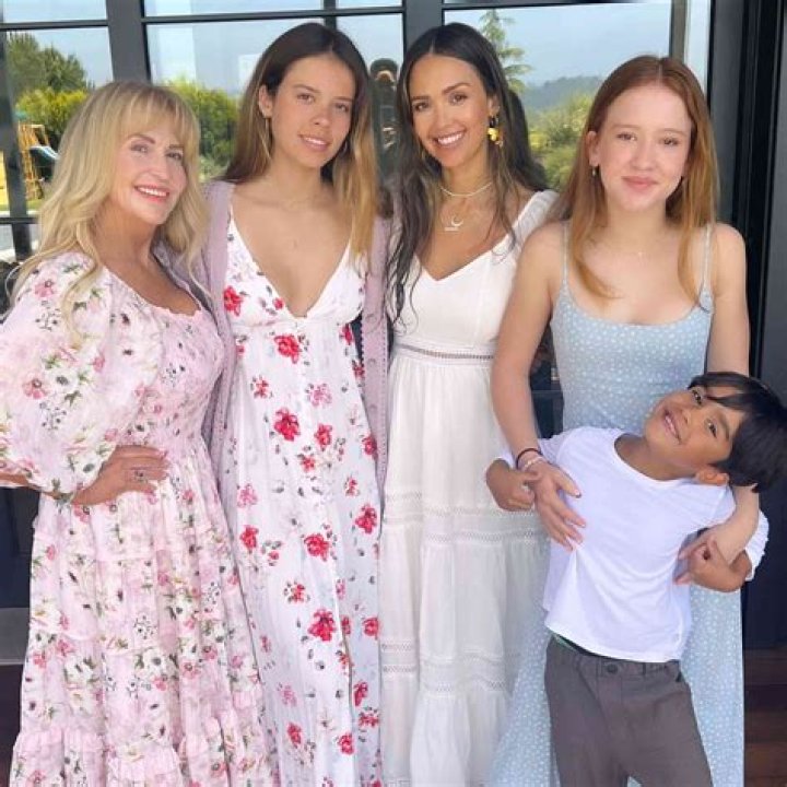 8 Celebrity Moms Twinning With Their Daughters: Jessica Alba With Honor & More