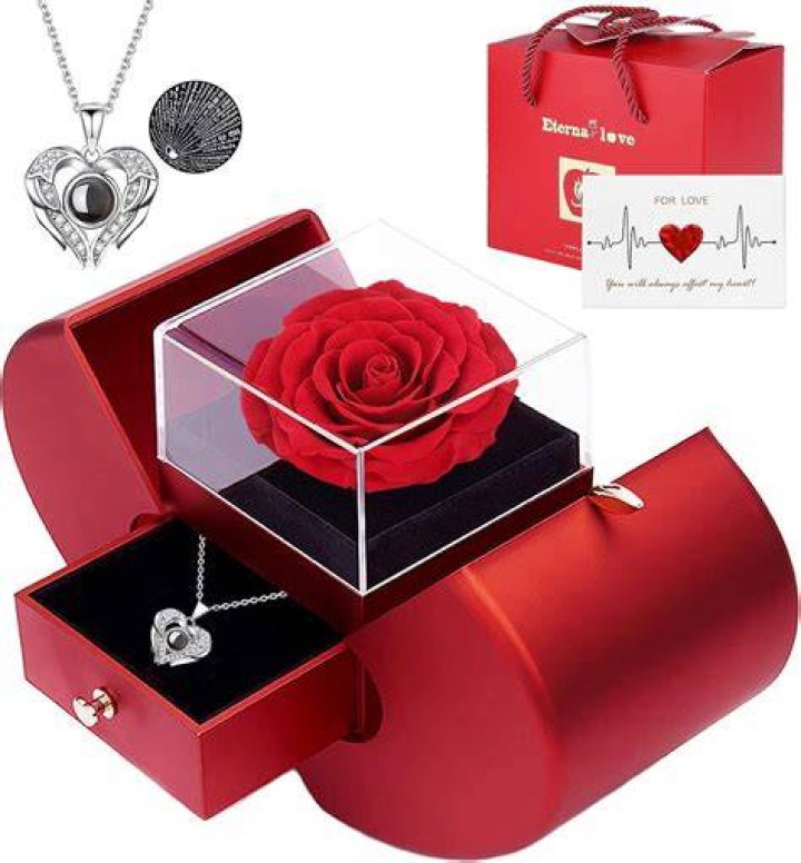 8 Last-Minute Makeup Gifts To Get Your Bestie on Valentine’s Day – Hollywood Life