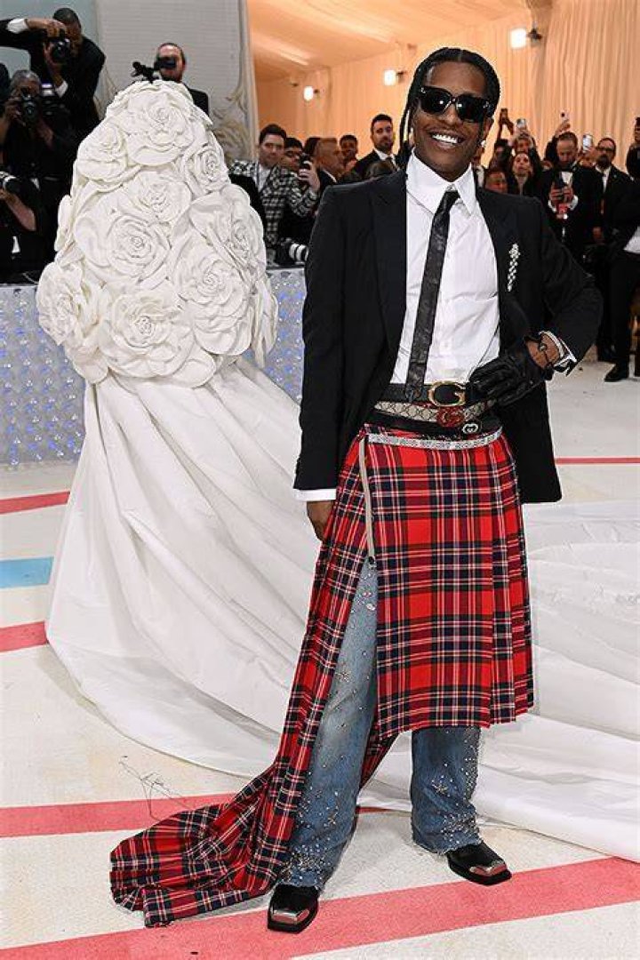 A$AP Rocky Reacts To Fan He Jumped Over Ahead Of Met Gala: Photo – Hollywood Life