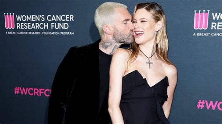 Adam Levine Kisses Behati Prinsloo At Cancer Research Gala: Photos – Hollywood Life