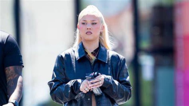 Alabama Barker, 16, Channels Stepmom Kourtney Kardashian In Long Leather Jacket: Photos