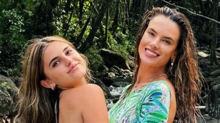 Alessandra Ambrosio Does Handstand In Bikini On The Beach In Impressive Photos