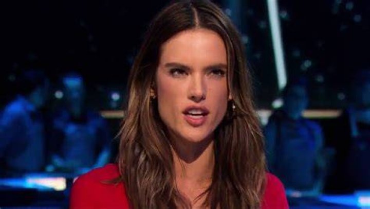 Alessandra Ambrosio Soaks Up The Sun In Bandeau Bikini On Brazil Vacay – Hollywood Life
