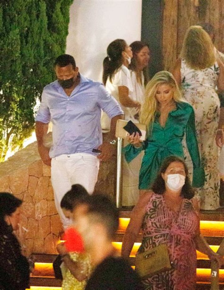 Alex Rodriguez & Melanie Collins Leave Ibiza In A Private Plane – Pics – Hollywood Life