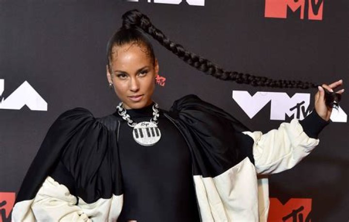Alicia Keys Disses Trump & Advocates For Cardi B To Run For Office In Grammys Musical Medley