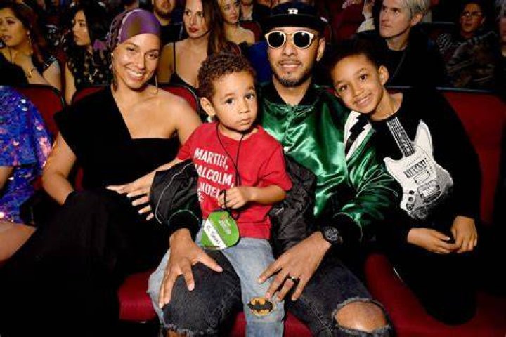 Alicia Keys Tells Her Kids She’s Hosting The Grammys & They Could Not Care Less: Funny Video