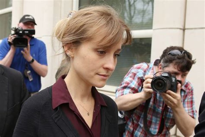 Allison Mack’s Arrest: Friends Believe She Was A ‘Victim’ & Brainwashed By Cult Leader