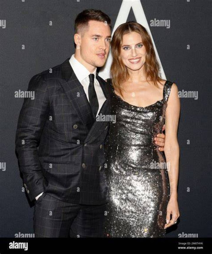 Allison Williams Secretly Welcomes Baby With Alexander Dreymon – Hollywood Life