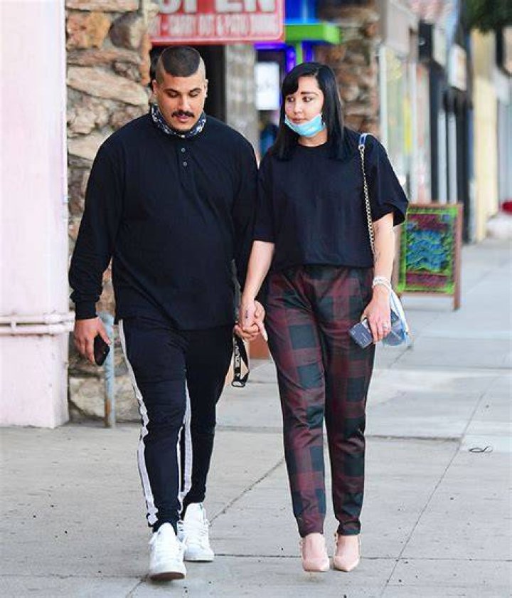 Amanda Bynes Debuts New Dark Hair Makeover While Holding Hands With Fiancé In Rare New Pics