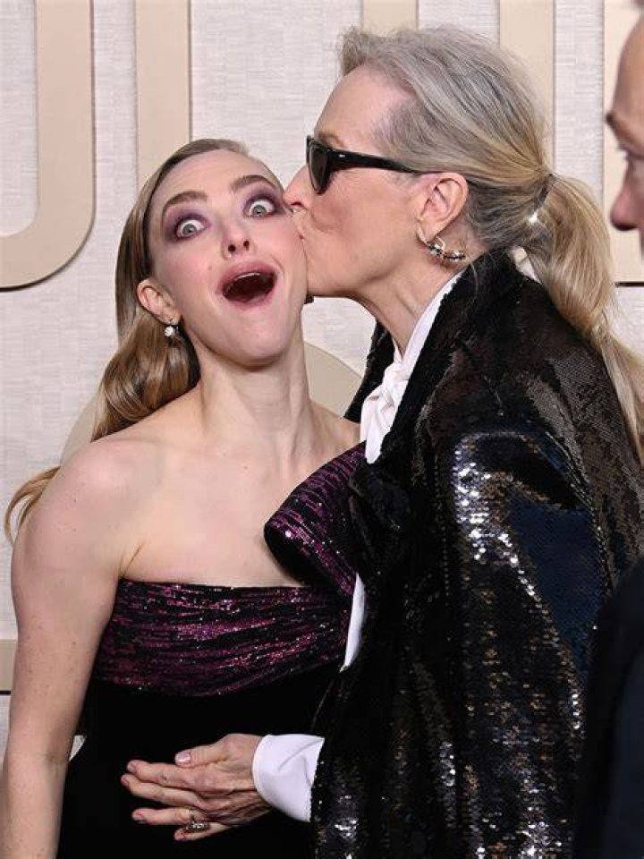 Amanda Seyfriend and Meryl Streep’s ‘Mamma Mia’ Golden Globes Reunion – Hollywood Life