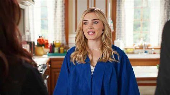 ‘American Housewife’ Star Teases Taylor In Season 5 & The New Anna-Kat – Hollywood Life