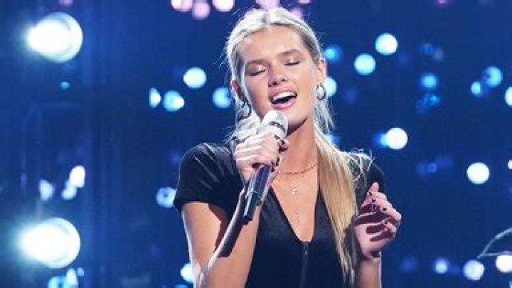 ‘American Idol’s Kenedi Anderson Performs At High School Graduation – Hollywood Life
