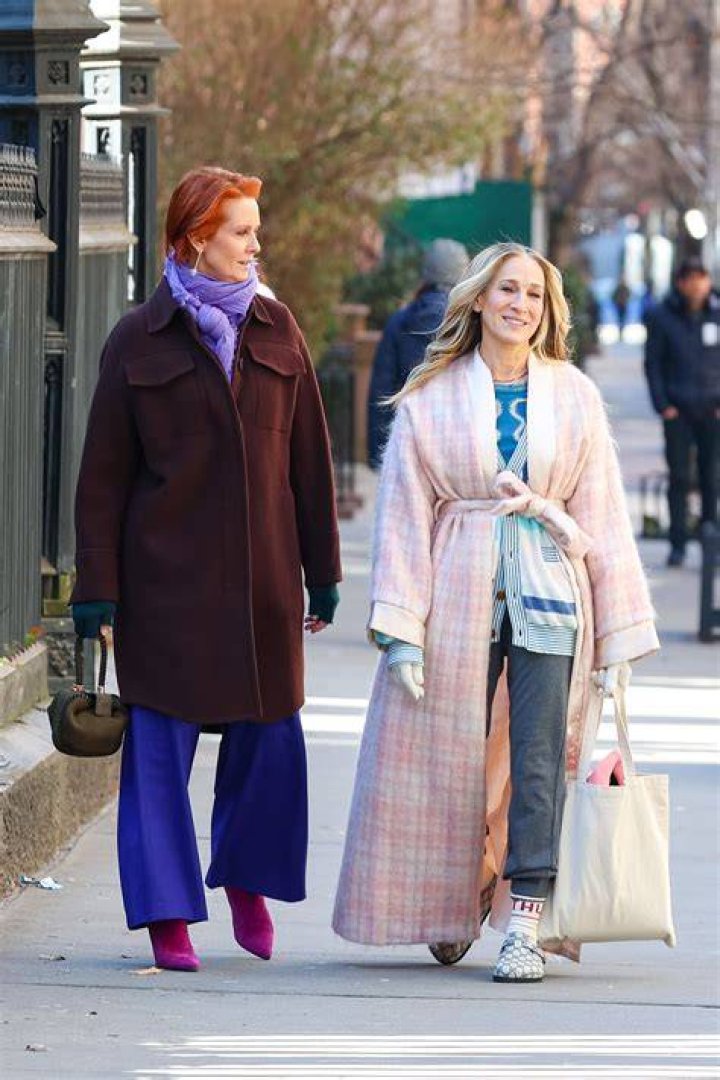 ‘And Just Like That’ Season 3 New York City Set Photos: Sarah Jessica Parker & More