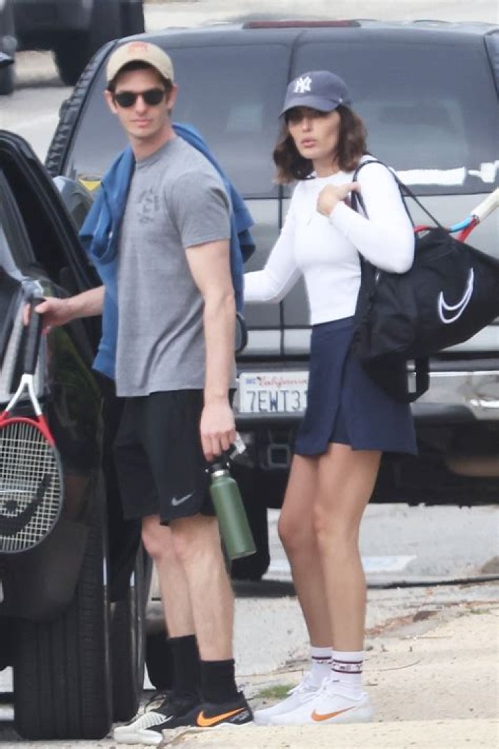 Andrew Garfield & Alyssa Miller Play Tennis On Rare Public Date – Hollywood Life