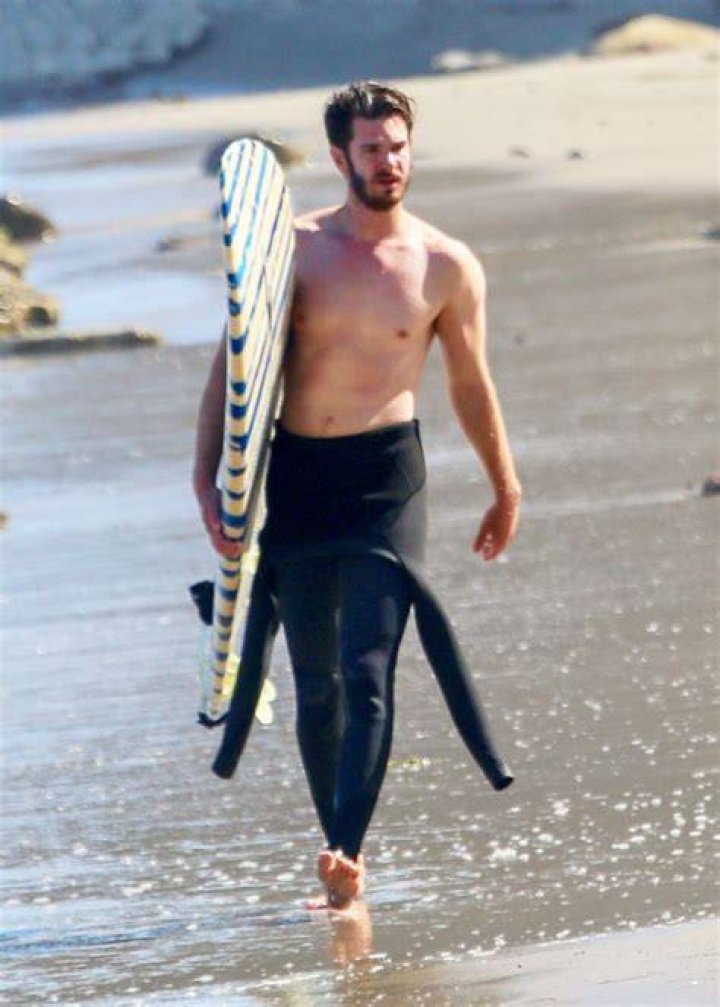 Andrew Garfield Goes Surfing While Shirtless In LA: Photo – Hollywood Life