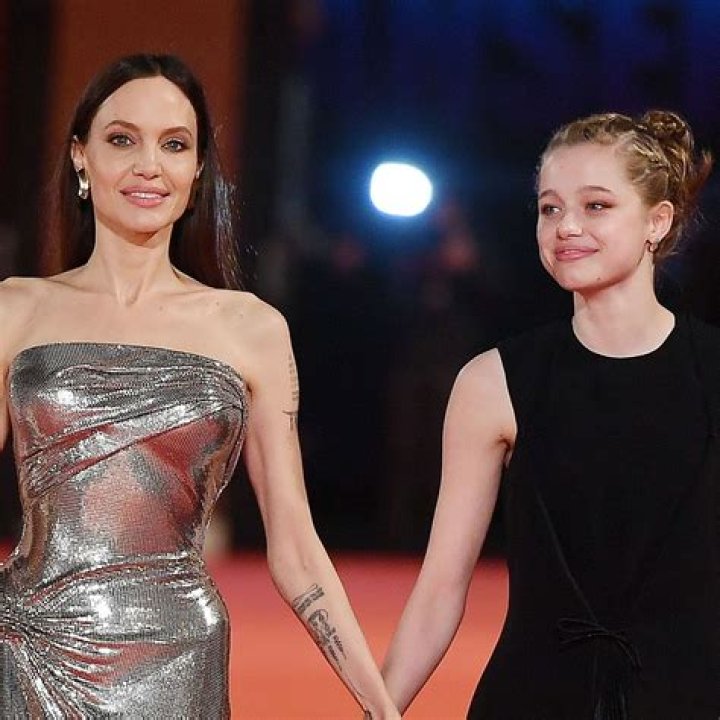 Angelina Jolie Vs. Jennifer Aniston’s Red Carpet Photos – Hollywood Life