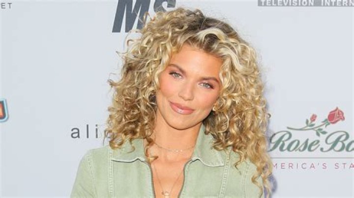 AnnaLynne McCord’s Putin Poem Is Pure ‘Cringe,’ Per Fans