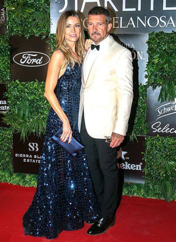 Antonio Banderas & Nicole Kempel Cozy Up For Gala Date Night – Hollywood Life