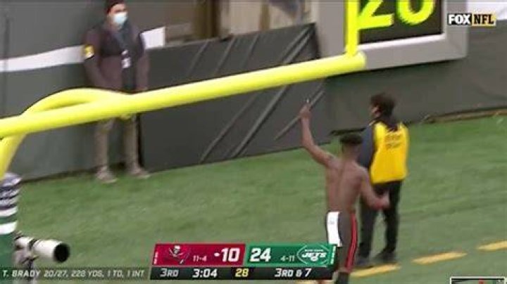 Antonio Brown: 5 Things About The NFL Star Who Took Off His Shirt & Left Field Mid-Game