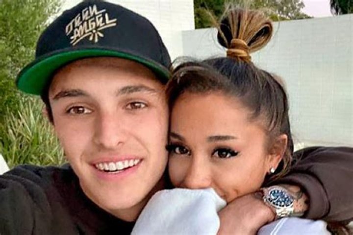 Ariana Grande & Boyfriend Dalton Gomez Cuddle In Pre-Birthday Pics – Hollywood Life