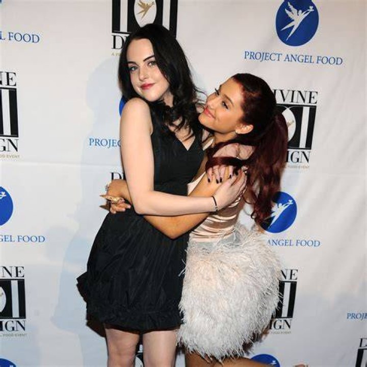 Ariana Grande & Liz Gillies Kiss After Reunion — See Sexy Video – Hollywood Life