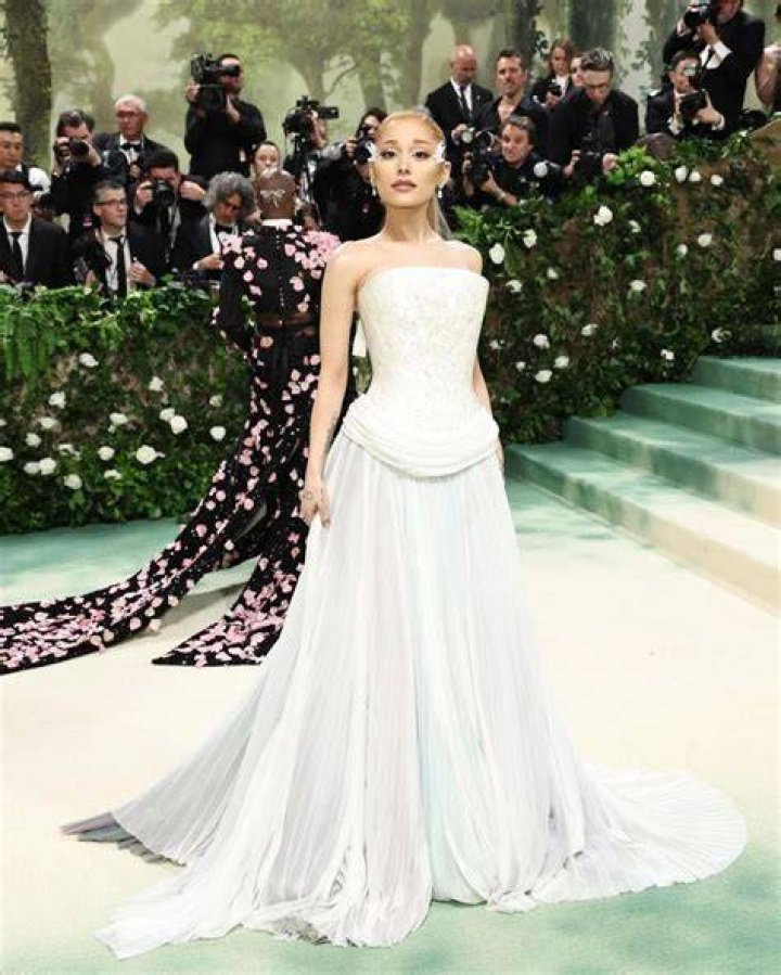 Ariana Grande Met Gala Dress 2018 — Michelangelo’s ‘Last Judgment’ Gown – Hollywood Life
