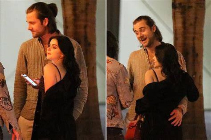 Ariel Winter & Luke Benward Get Cozy After A Lunch Date — Pic – Hollywood Life