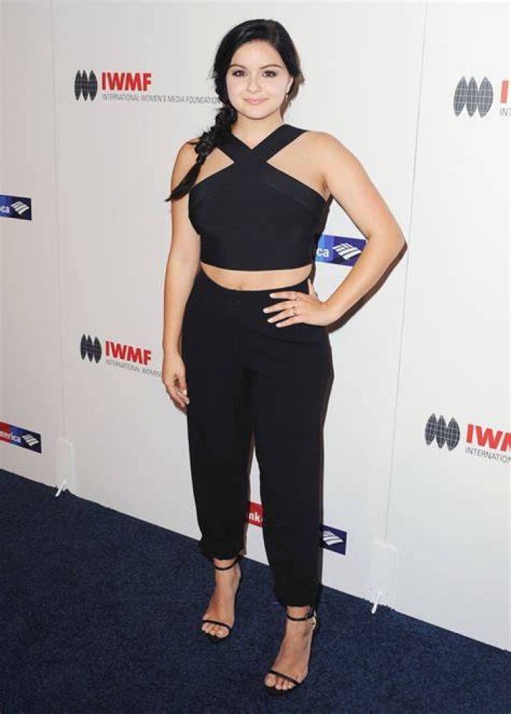 Ariel Winter Wearing Crop Tops: PICS