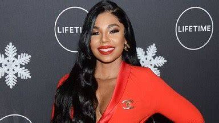 Ashanti Shows Off Abs In Cut-Off Jeans & Bikini Top — Pic – Hollywood Life