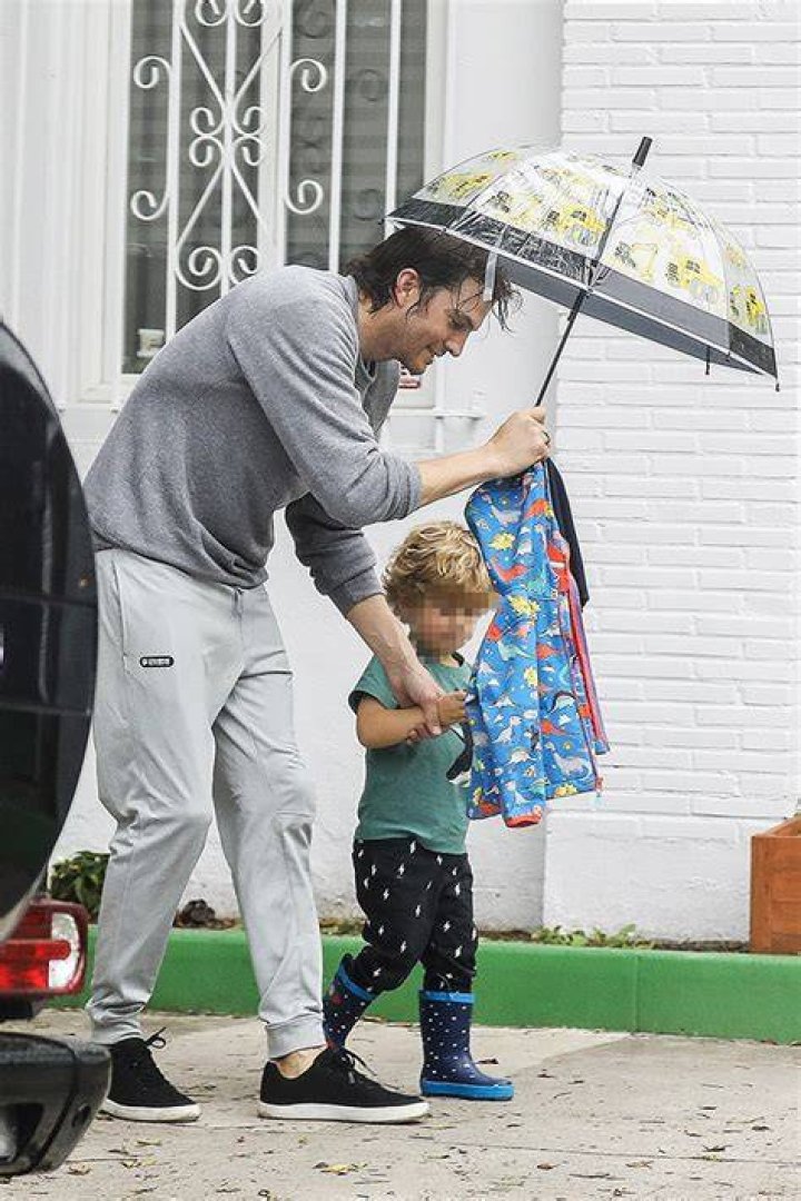 Ashton Kutcher Hilariously Takes Cover Under 3-Year-Old Son Dimitri’s Umbrella During LA Rainfall