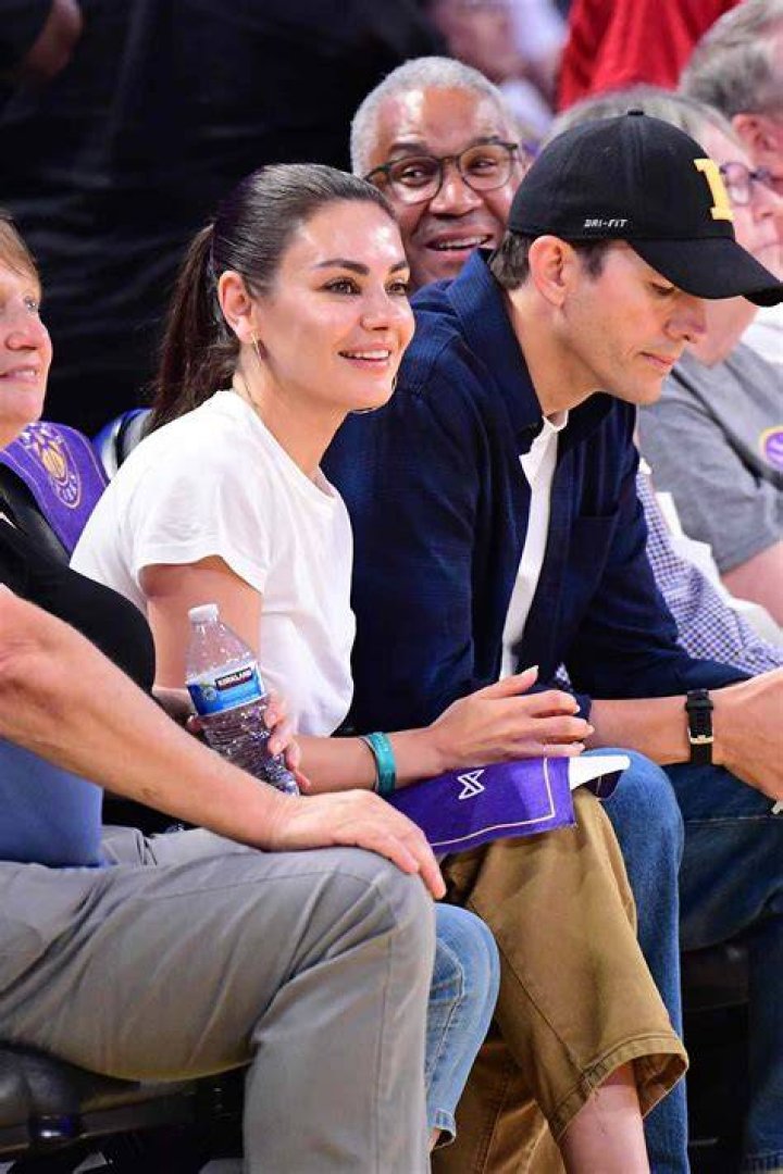 Ashton Kutcher & Mila Kunis Match In Gray Outfits As They Run Errands In L.A. — Photo