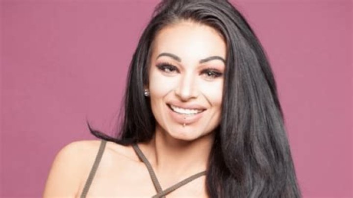 Ava Van Rose: Why Drake Was Hot On Inviting Curvy IG Model On Tour