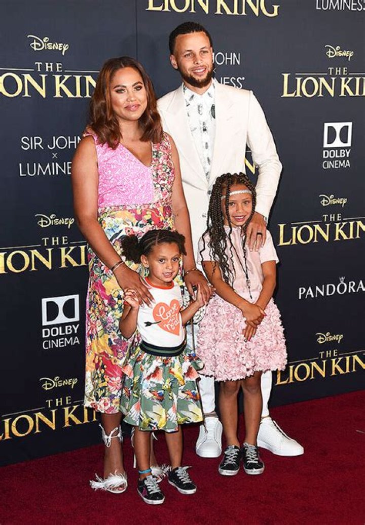 Ayesha & Stephen Curry & Their Kids’ Goth Halloween Costumes 2020 – Hollywood Life