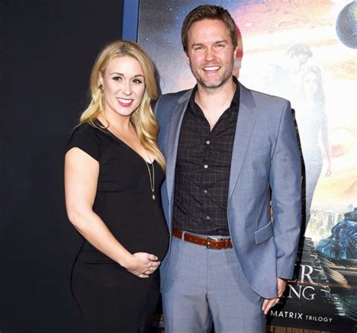 Baby #2 On The Way For ‘Hart Of Dixie’ Star & Wife — Cute Reveal – Hollywood Life