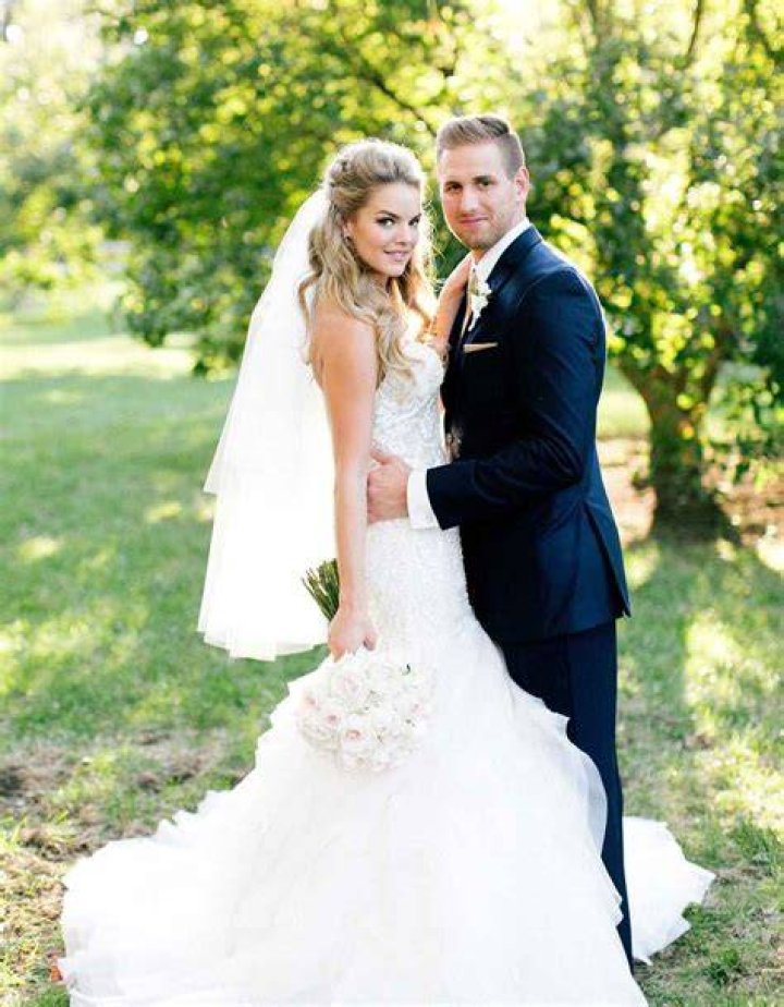‘Bachelor’s Nikki Ferrell Marries Tyler Vanloo — See Her Gorgeous Gown