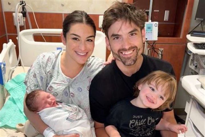 ‘Bachelor’ Stars Ashley Iaconetti & Jared Haibon Welcome 1st Child Together