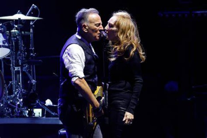 Barack & Michelle Obama Have Rare Night Out With Bruce Springsteen & Wife Patti Scialfa In Spain