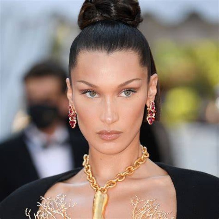 Bella Hadid Rocks Sexy Orange Bikini On Beach: Pics – Hollywood Life