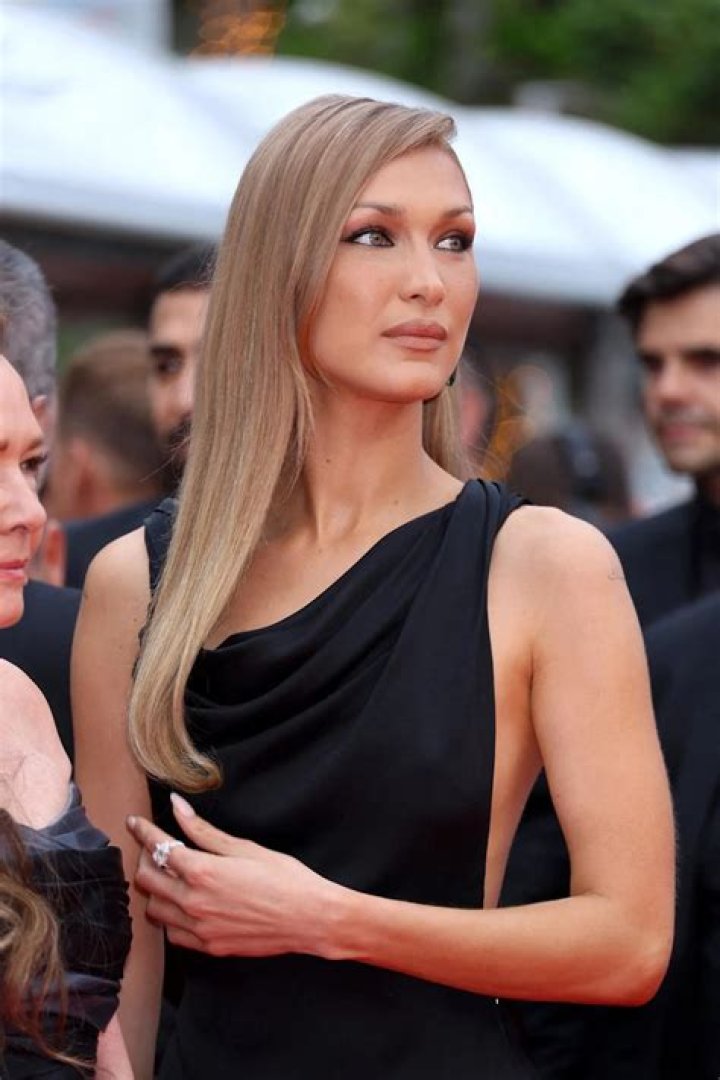 Bella Hadid’s Blonde Hair Makeover — Photos – Hollywood Life