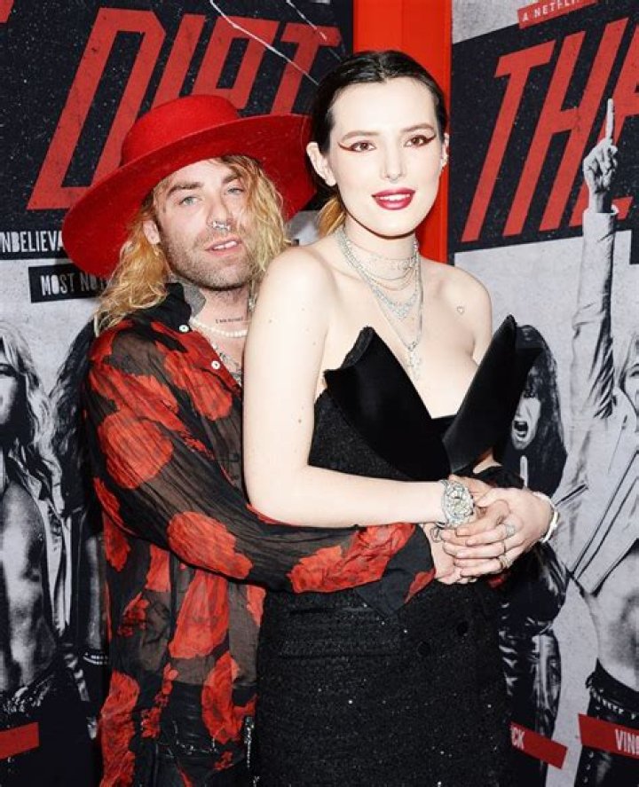 Bella Thorne & Mod Sun: PICS