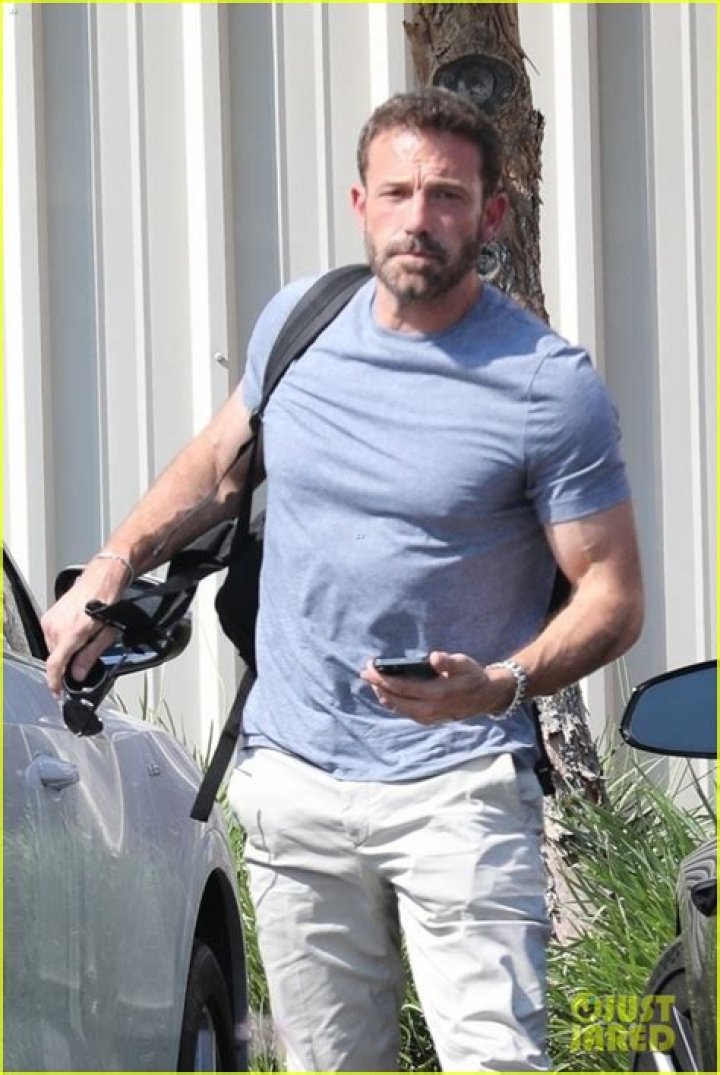 Ben Affleck Puts His Big Muscles On Display While Filming New Thriller In Austin — Photo
